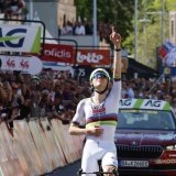 Une victoire de plus pour Tadej Pogacar. KEYSTONE/AP/GEERT VANDEN WIJNGAERT
